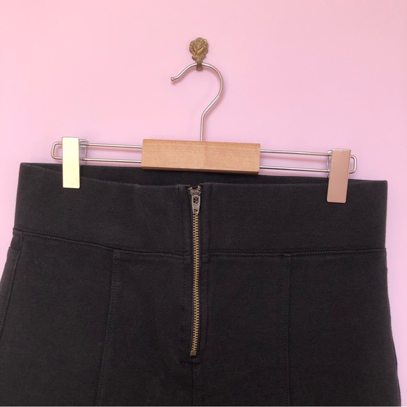 American Eagle Stretchy Black Cropped Flare Pants with Zipper - Picture 4 of 9